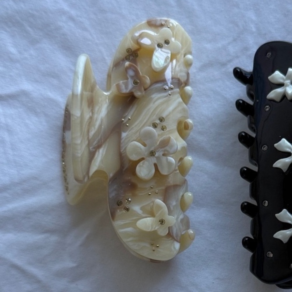 Emi Jay clip- just yellow